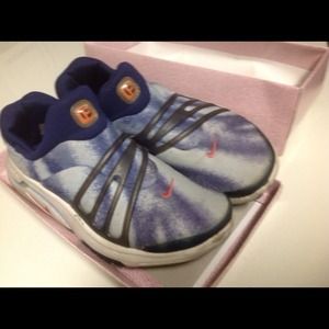 Like new Nike sports shoes in blue