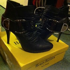 Henry Ferrera booths