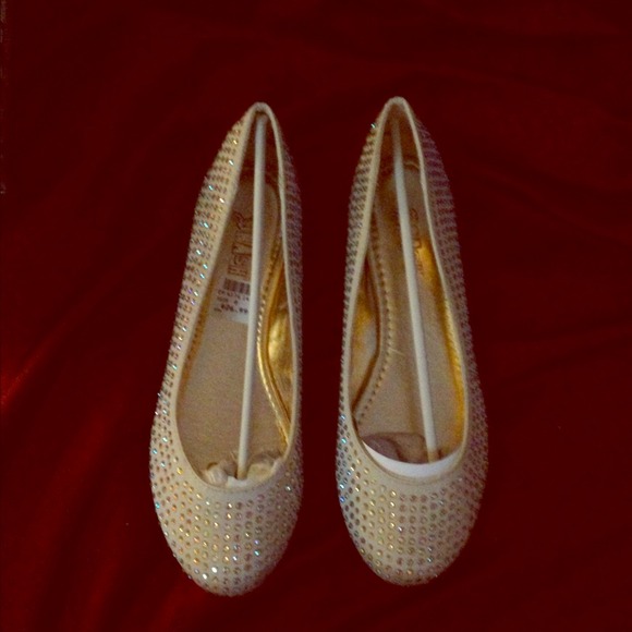 Rhinestone cream flats(: