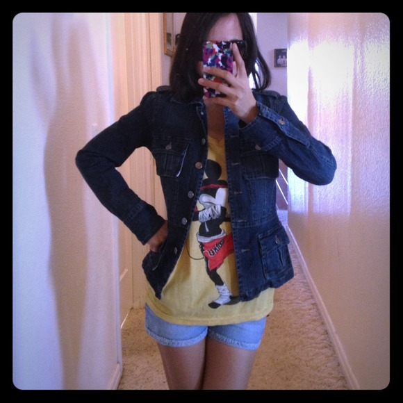 Classic dark jeans jacket. Perfect 4 every season!