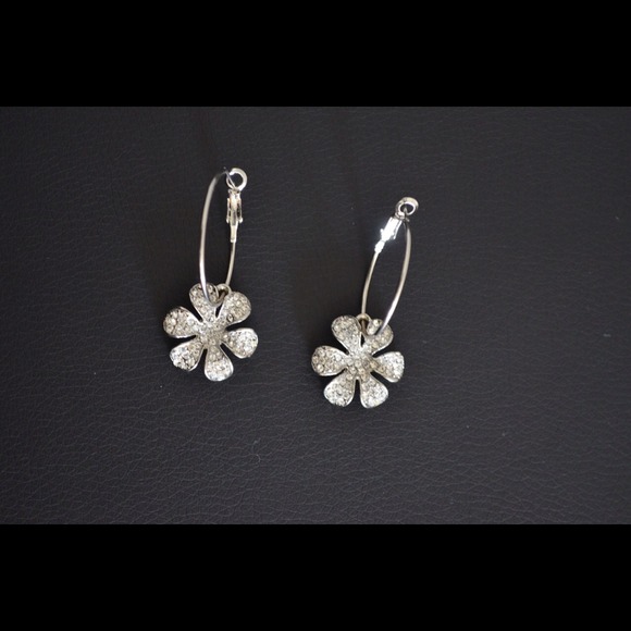 Brand new sterling silver earring!!