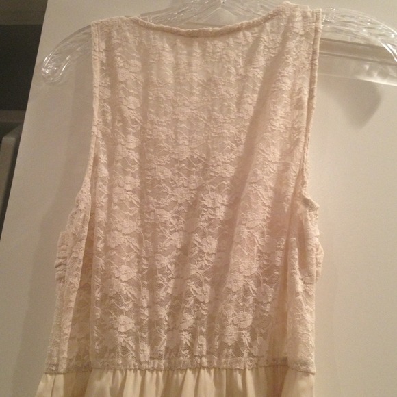 Off white, lace dress - Picture 3 of 4