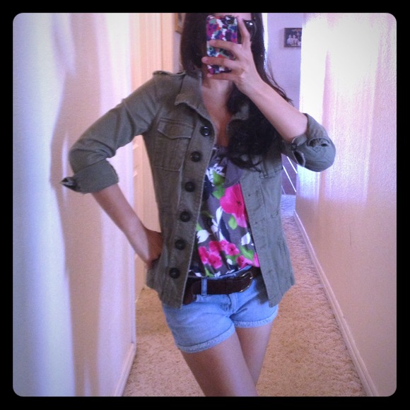 🎀Sold🎀H&M military green Jacket!!