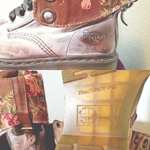 Dr. Martens Shoes - Dr. Martens Triumph 1914 Floral Boot *BUNDLED 1itm Dr. Martens Shoes - Dr. Martens Triumph 1914 Floral Boot *BUNDLED 1itm