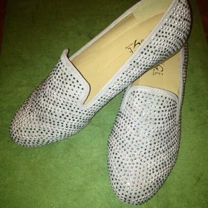 Beautiful Silver studded and crystallized flats!