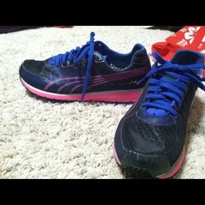 Puma running shoes, never worn