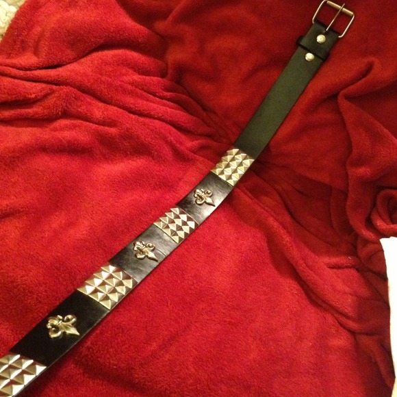 Fleur de Lis~Metal Stud Belt - Picture 2 of 4