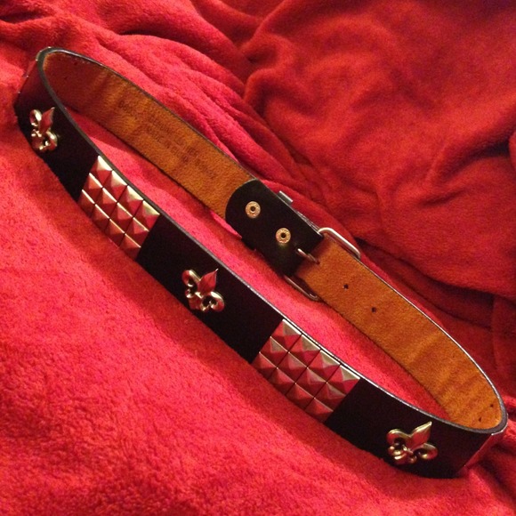 Fleur de Lis~Metal Stud Belt - Picture 3 of 4
