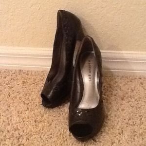 madden girl peep toe pumps