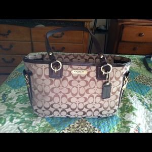 AUTHENTIC & NEW COACH Handbag 👜🎀