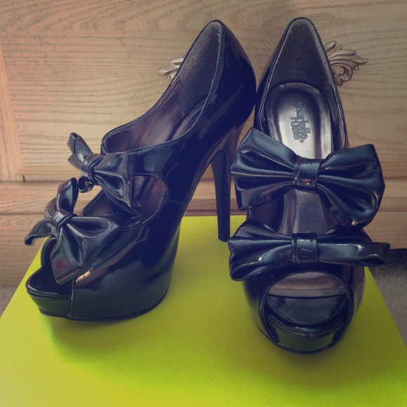 Charlotte Russe black leather bow tie pumps