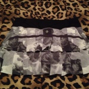 Lulu lemon running skirt.