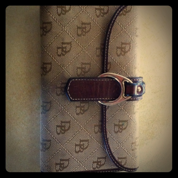 Signature Dooney & Bourke wallet -  Brown