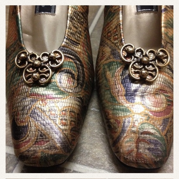 Vintage  Flair 'J. RENEE'  Pumps - Picture 2 of 2