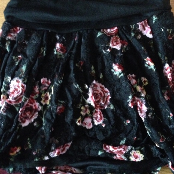 Vanity skirt. - Picture 1 of 1