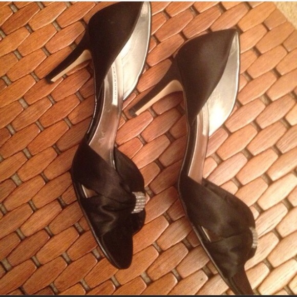 Caparros Blk Fabric Slv Studded Bowtie Heels Sz8.5 - Picture 3 of 4