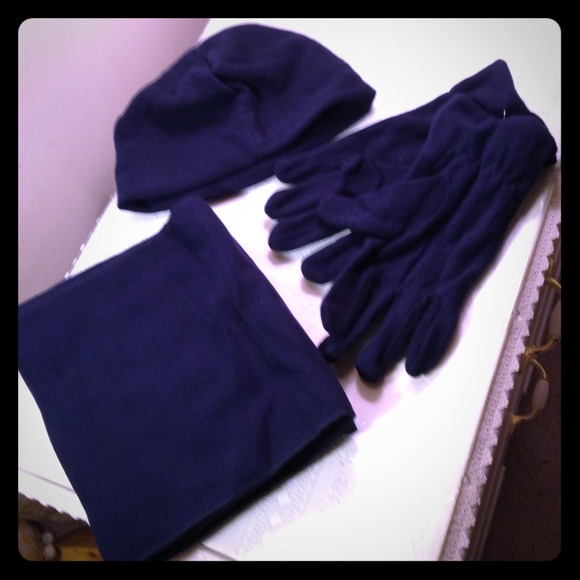 ❌SOLD in BUNDLE❌Fleece Scarf, Glove, & Cap Set