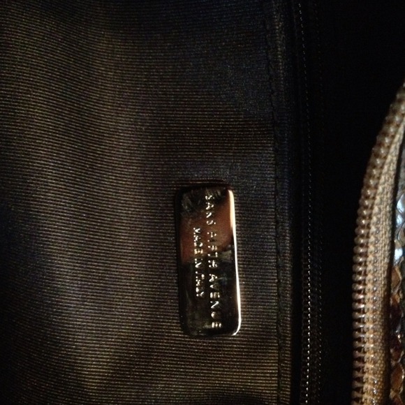 Sold in bundle Saks Fifth Aveneue!! Bag!! - Picture 3 of 4