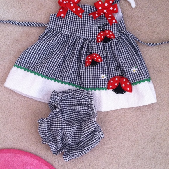 Black and white checkered lady bug print outfit - Picture 2 of 3