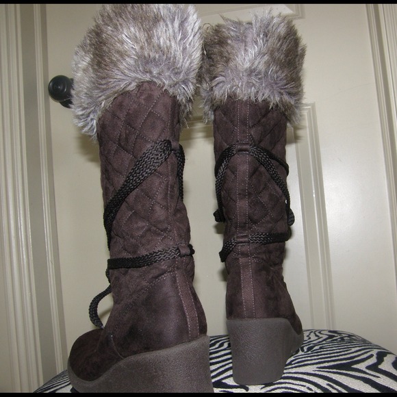 BUNDLED!! Sueded Boots w/ Fur Cuff Size 7.5 M - Picture 2 of 4