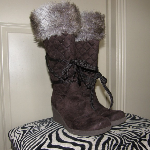 BUNDLED!! Sueded Boots w/ Fur Cuff Size 7.5 M - Picture 4 of 4