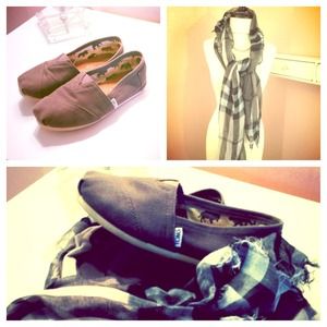 BUNDLE 💟 Grey on Grey Toms and Scarf