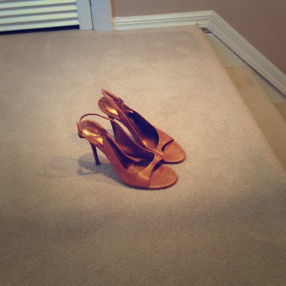 Tan leather Aldo pumps