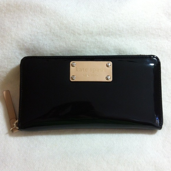 ***SOLD*** Kate spade 'Pasadena' wallet
