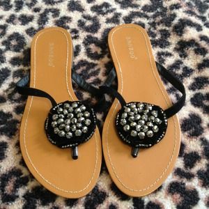 ✋SOLD✋Black rhinestone and crystal studded sandals
