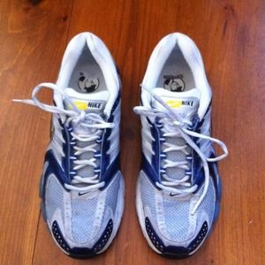 Nike mens tennis shoes