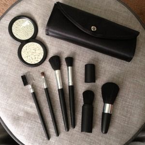 Make Up Brush Bundle w Case
