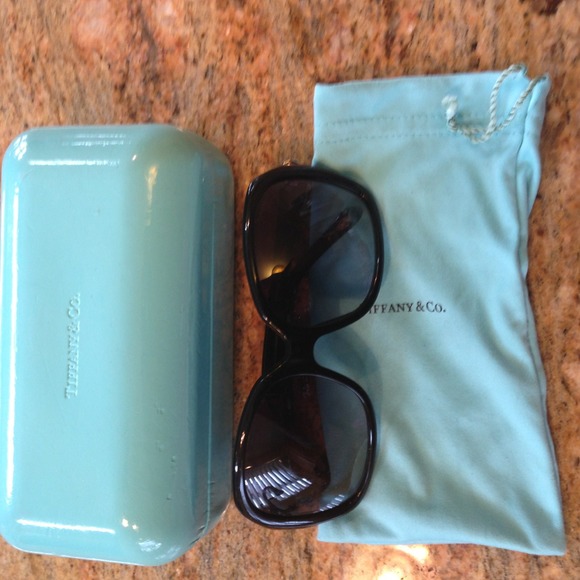 ☀☀☀☀TIFFANY SUNGLASSES😎