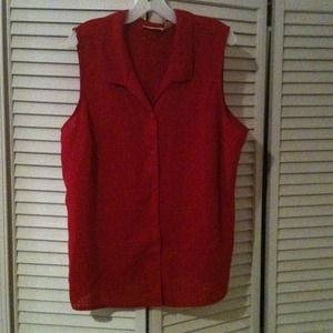 Red blouse/plaid shorts