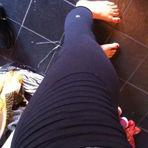 Black lulu lemon capris
