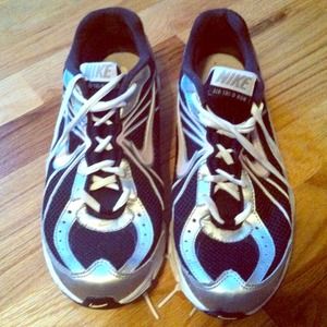 👣NWOT👣 Nike Air Tri-D Sneakers