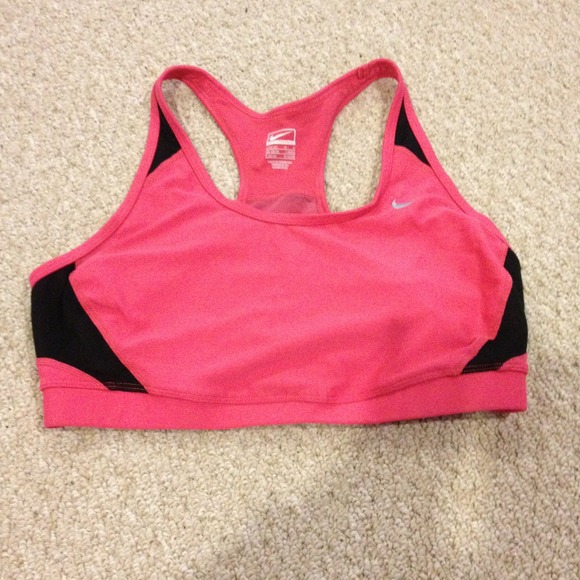 🌟⭐Nike sports bra size large NWOT⭐🌟