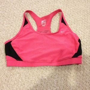 🌟⭐Nike sports bra size large NWOT⭐🌟