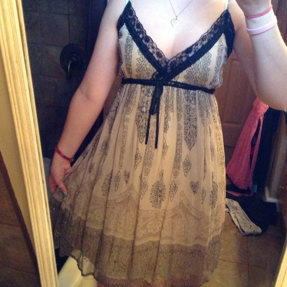 ✨Reduced✨ Tan and black lace dress