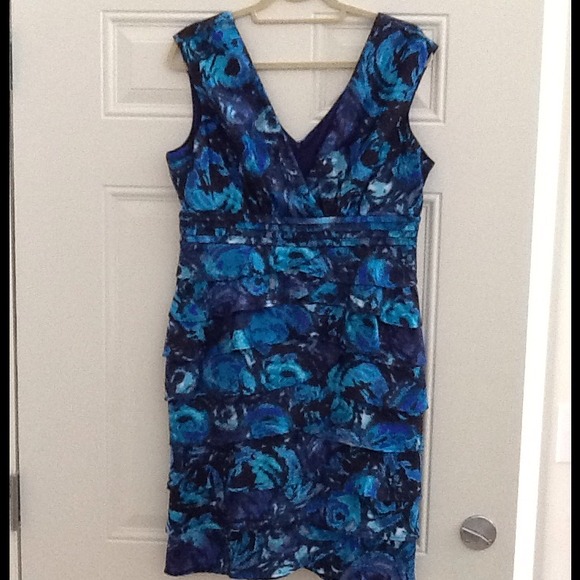 Formal or evening wear - Picture 1 of 2