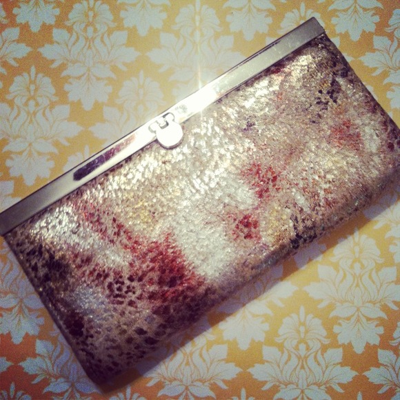 Metallic clutch wallet - Picture 1 of 2