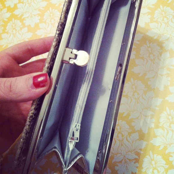 Metallic clutch wallet - Picture 2 of 2