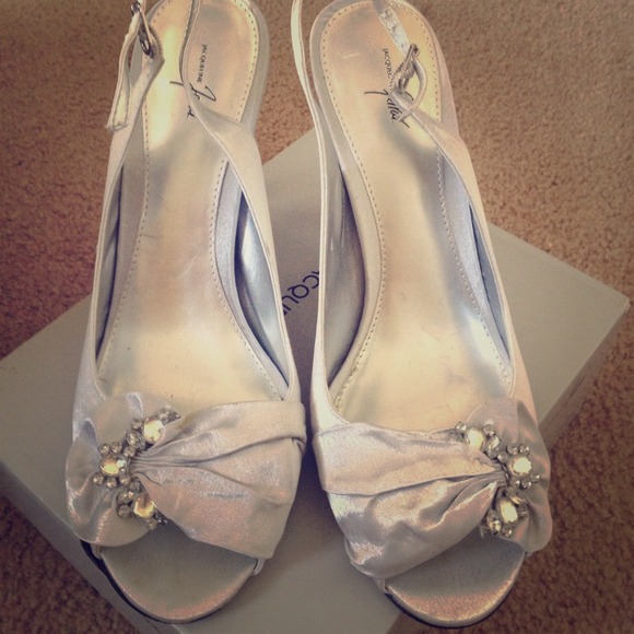 Jaqueline Ferrarr silver heels