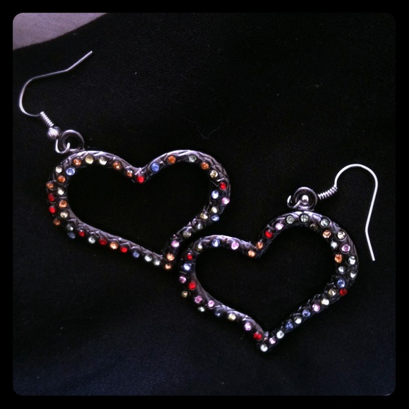 Stylish heart earrings 💙