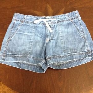 🚫Sold🚫Gap jean shorts *Size 8*