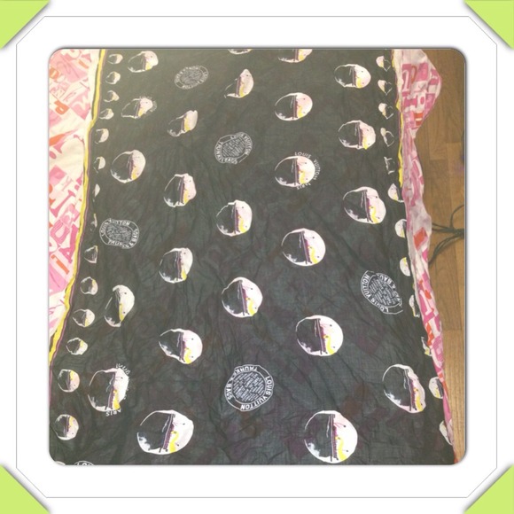 ❌SOLD❌ Large Special Edition LOUIS VUITTON scarf