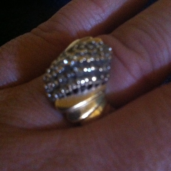 Gold diamon ring /// offers welcomed