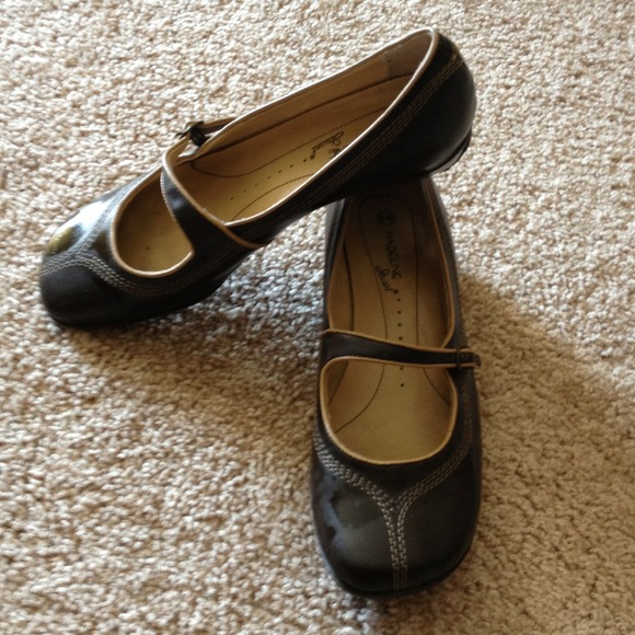 REDUCED! Brown Flats - Picture 2 of 3