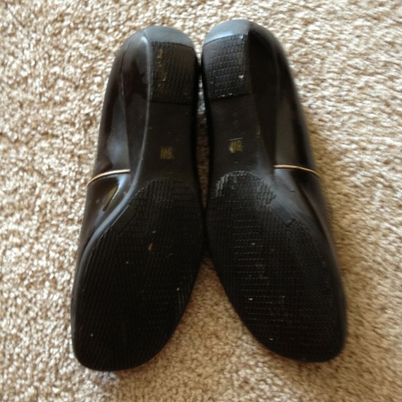 REDUCED! Brown Flats - Picture 3 of 3