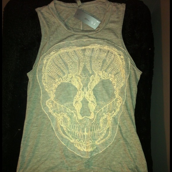 💙SOLD💙Gray with a white lacy skull tank top 💀 - Picture 2 of 4