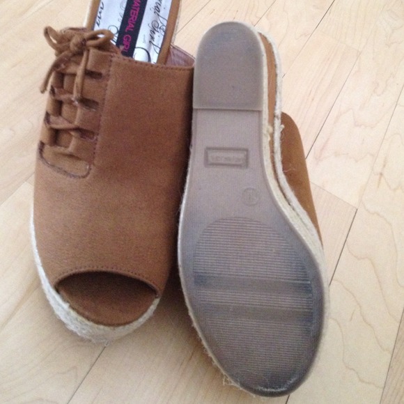 Wedge slip ons - Picture 3 of 3